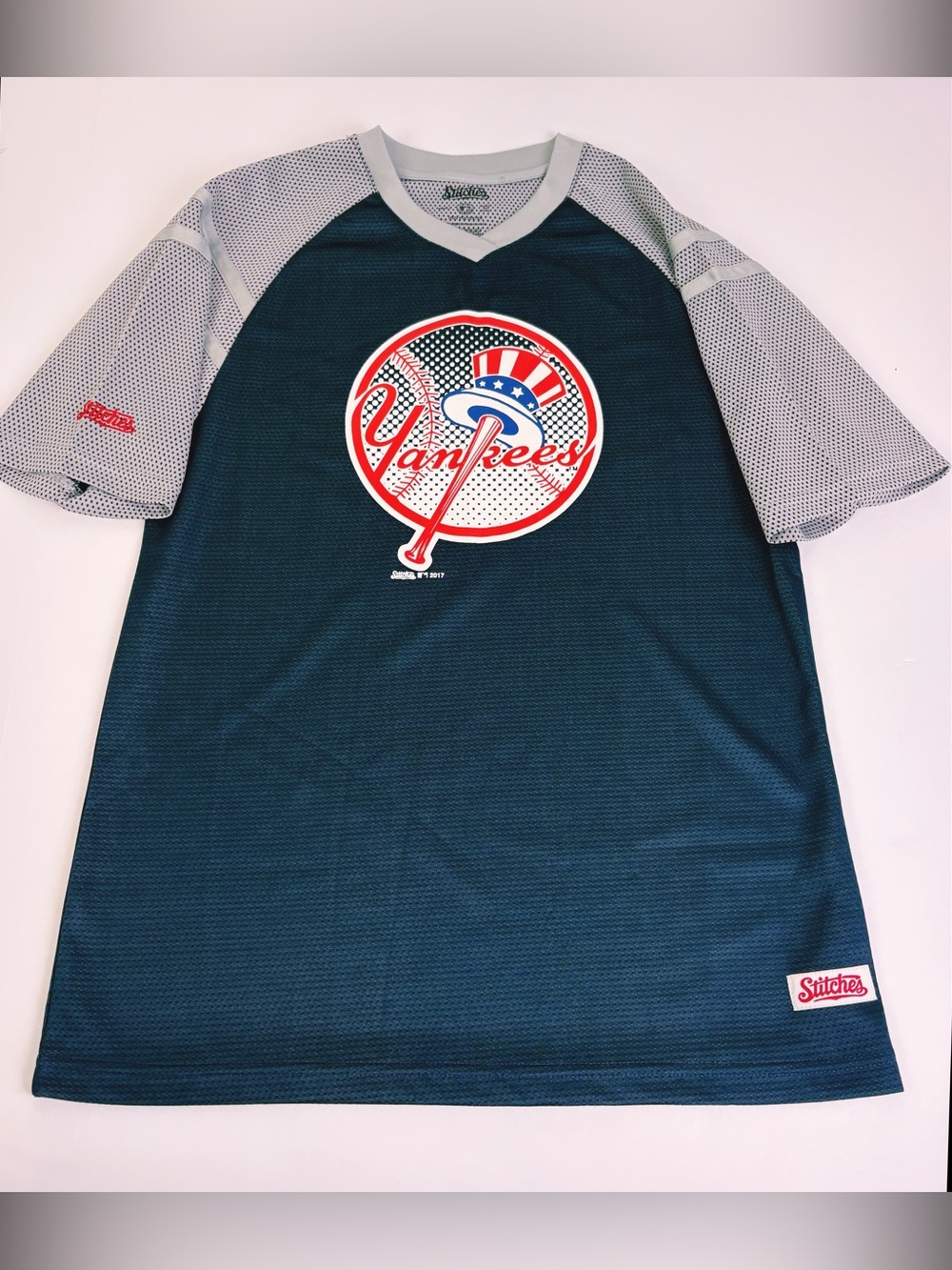 Stitches New York Yankees 2017 Mesh V
Neck Graphic Jersey Shirt Small MLB